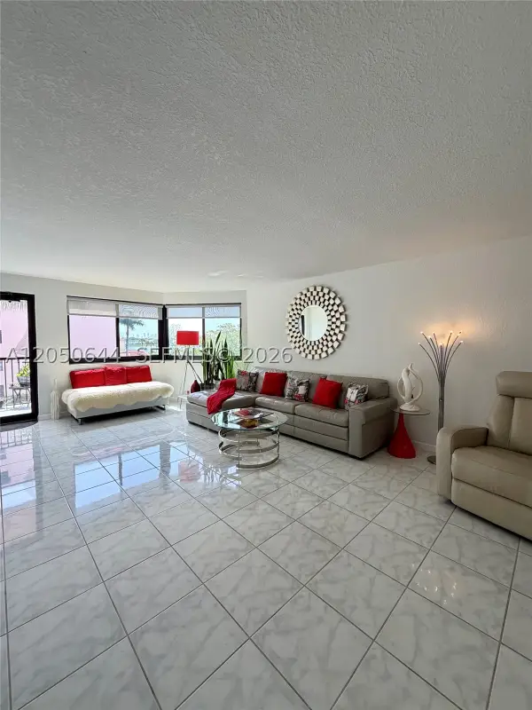 20850 San Simeon Way #302-5, Miami, FL 33179