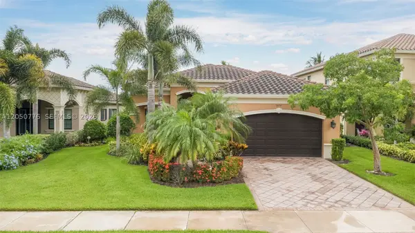 3694 Pleasant Springs, Naples, FL 34119