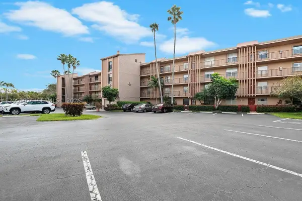 7220 Lake Cir Dr #301, Margate, FL 33063