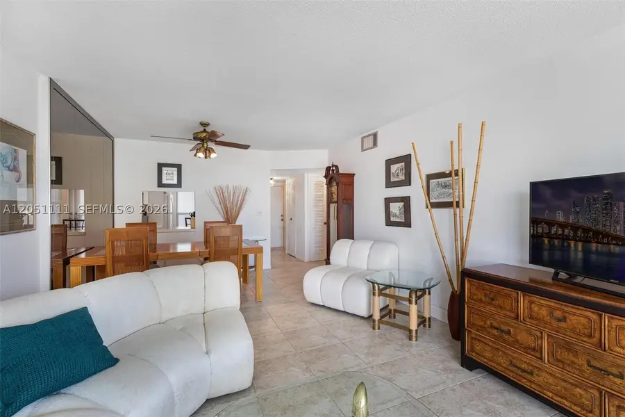 3199 S Ocean Dr #305, Hallandale Beach, FL 33009 - #3