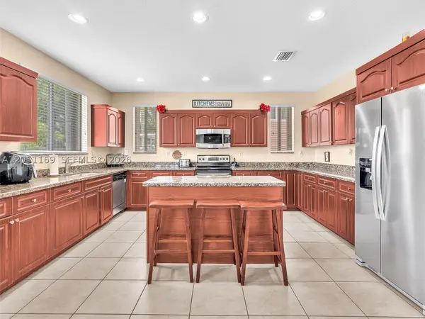 912 NW 204th St, Miami Gardens, FL 33169