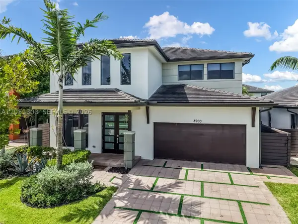 8900 NW 161st Ter, Miami Lakes, FL 33018