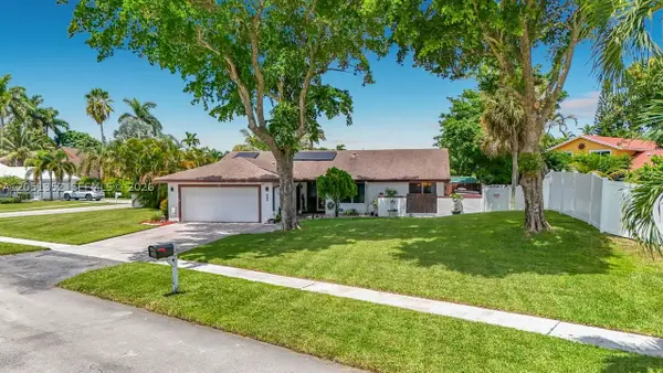 4201 NW 73rd Ave, Lauderhill, FL 33319
