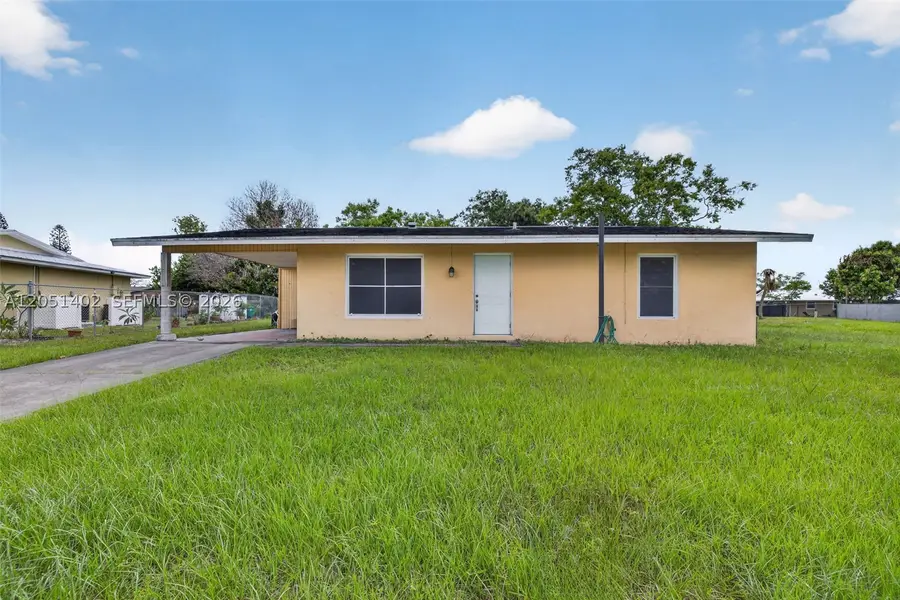 369 NE Camelot Dr, Port Saint Lucie, FL 34983 - #2