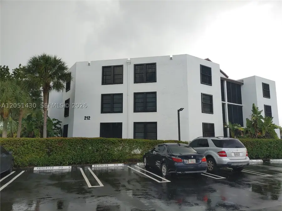 212 Lake Pointe Dr #112, Oakland Park, FL 33309 - #2