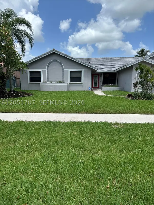 5521 Hawkes Bluff Ave, Davie, FL 33331