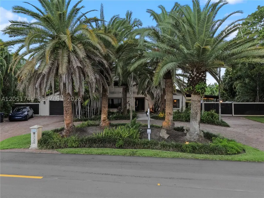 9720 E Calusa Club Dr, Miami, FL 33186 - #2