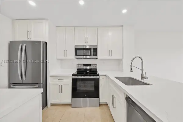 7900 Camino Cir #406, Miami, FL 33143
