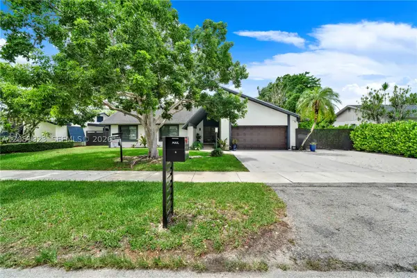 13370 SW 99th Ter, Miami, FL 33186