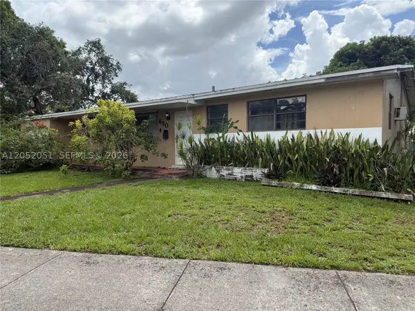 690 W 70th Pl, Hialeah, FL 33014