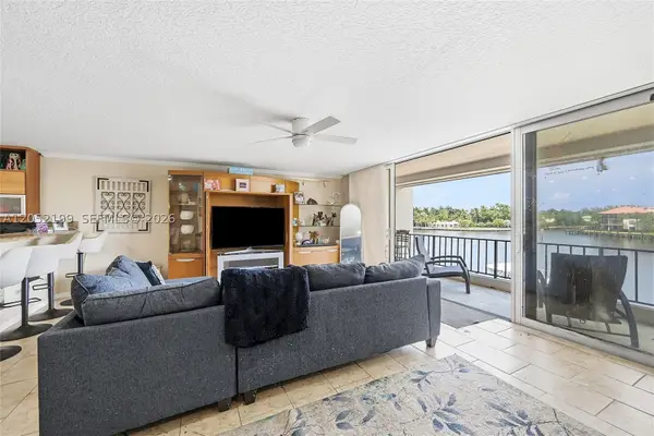 801 Palm Trl #10, Delray Beach, FL 33483