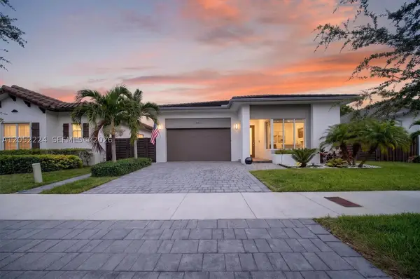 15226 SW 176th Ln, Miami, FL 33187