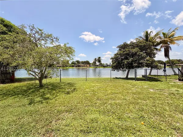 8220 NW 15th St, Pembroke Pines, FL 33024