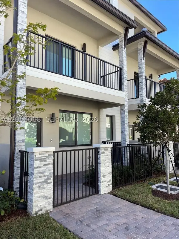 4576 NW 83rd Path, Doral, FL 33166
