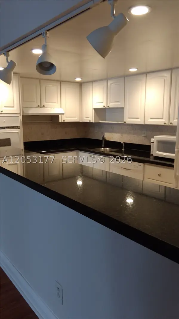 19390 Collins Avenue #1014, Sunny Isles Beach, FL 33160