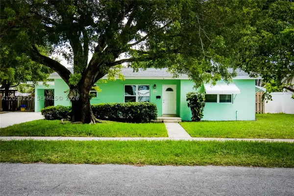 1427 Crest Dr, Lake Worth, FL 33461