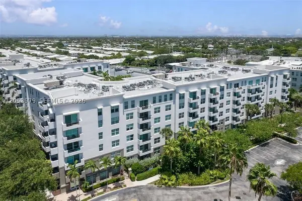 2421 NE 65th St #217, Fort Lauderdale, FL 33308