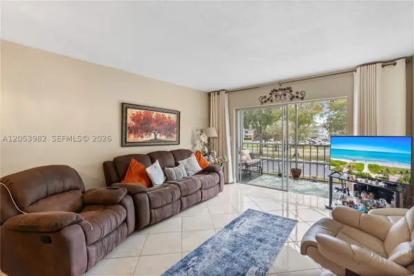 1000 Hillcrest Ct #214, Hollywood, FL 33021