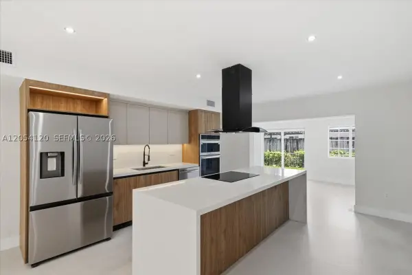 323 NW 104th Ter, Miami, FL 33150