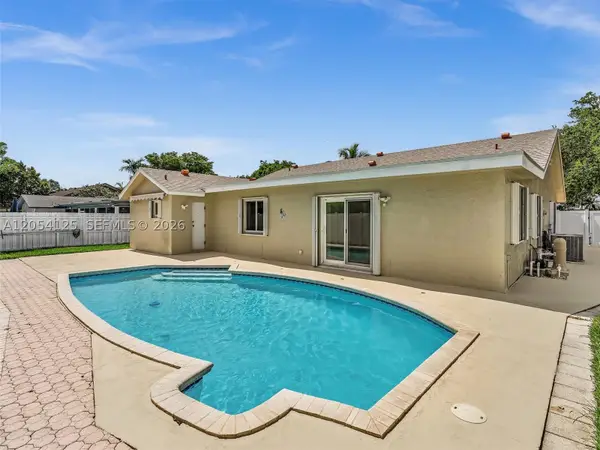 10149 NW 21 St, Pembroke Pines, FL 33026