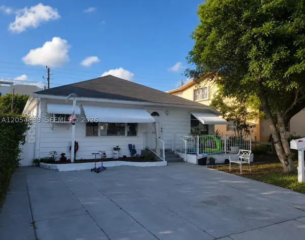 1711 Jackson St, Hollywood, FL 33020