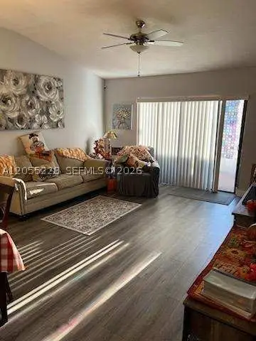 11699 NW 11th St, Pembroke Pines, FL 33026