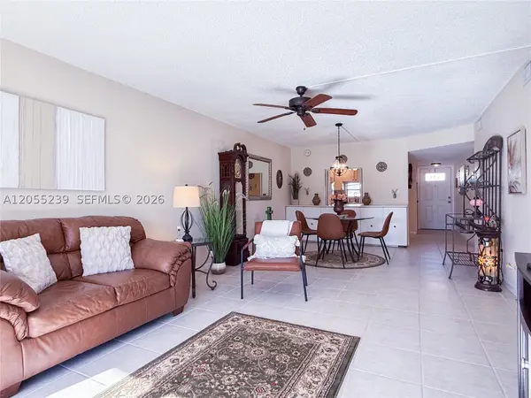 9420 S Hollybrook Lake Dr #108, Pembroke Pines, FL 33025
