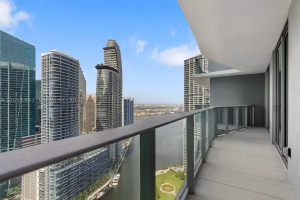 77 SE 5th Street #3902, Miami, FL 33131