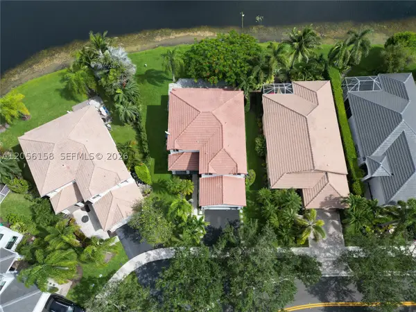1216 Chinaberry Dr, Weston, FL 33327