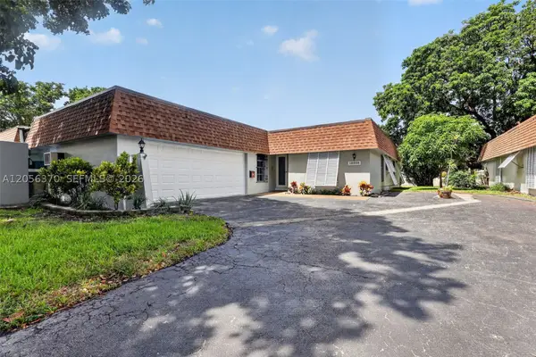 18808 W Lake Dr, Hialeah, FL 33015