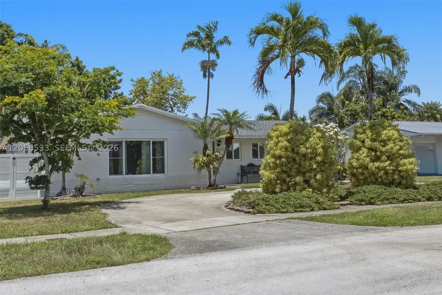 9123 SW 181st St, Palmetto Bay, FL 33157 - #2