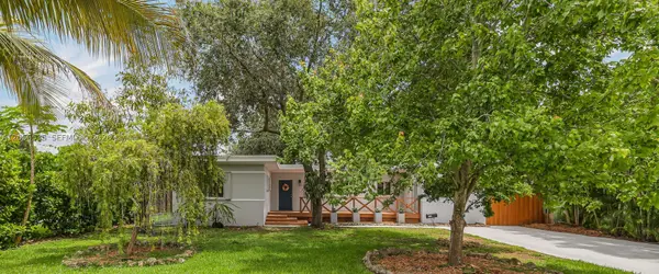 1012 NE 116th St, Biscayne Park, FL 33161