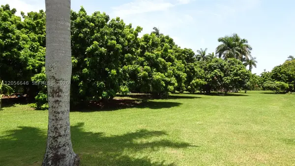 4 Av NE 152 St, Biscayne Gardens, FL 33162