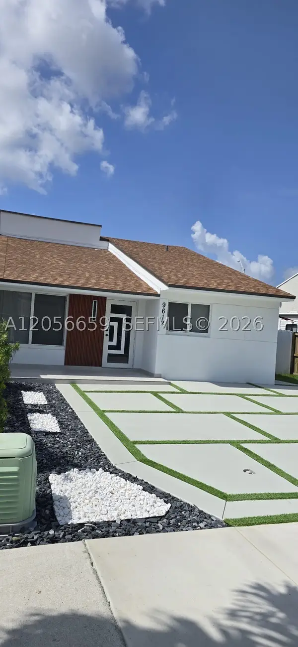 9612 Grand Canal Dr, Miami, FL 33174