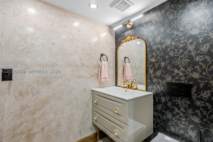 2457 Collins Ave #1603, Miami Beach, FL 33140 - #3
