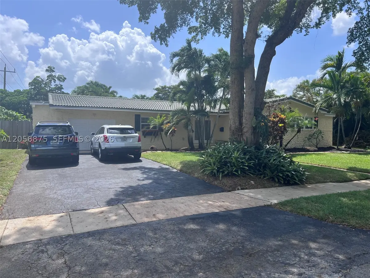 880 Azalea Ct, Plantation, FL 33317 - #1