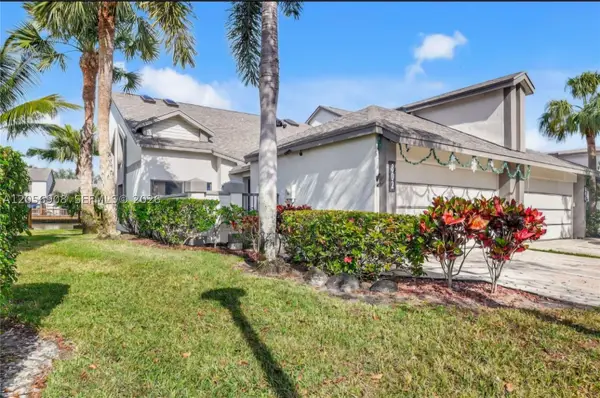 802 Landings Blvd, Green Acres, FL 33413