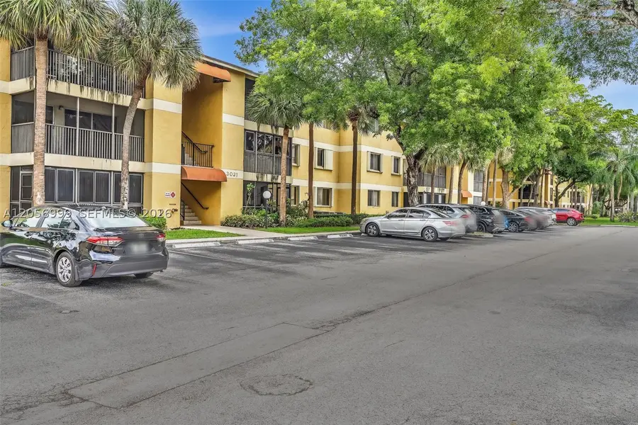 3021 N Oakland Forest Dr #208, Oakland Park, FL 33309 - #2