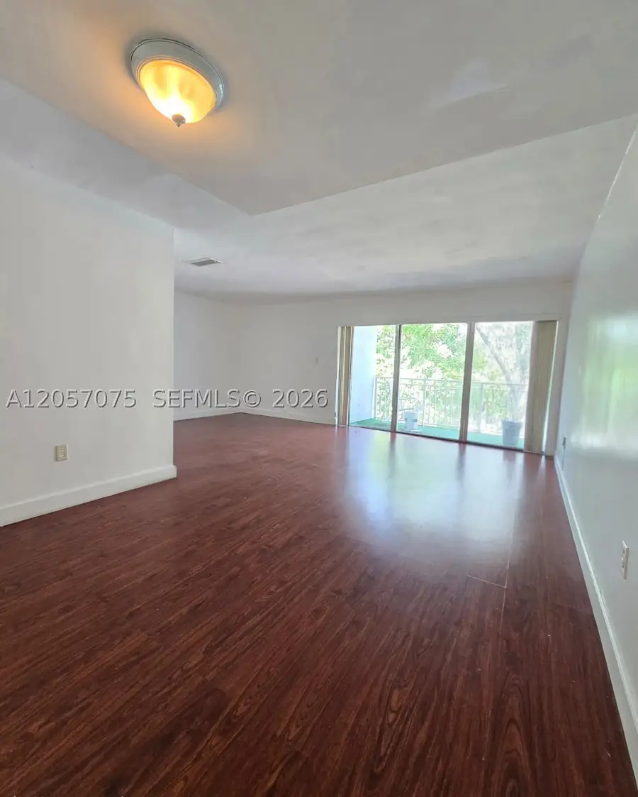 9357 Fontainebleau Blvd #D420, Miami, FL 33172 - #3