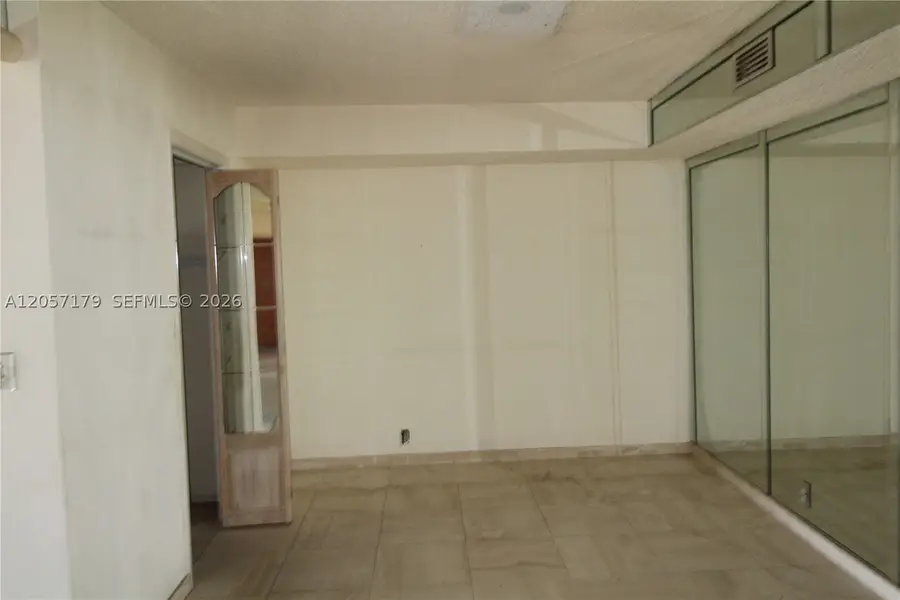 1000 Quayside Ter #1807, Miami, FL 33138 - #3