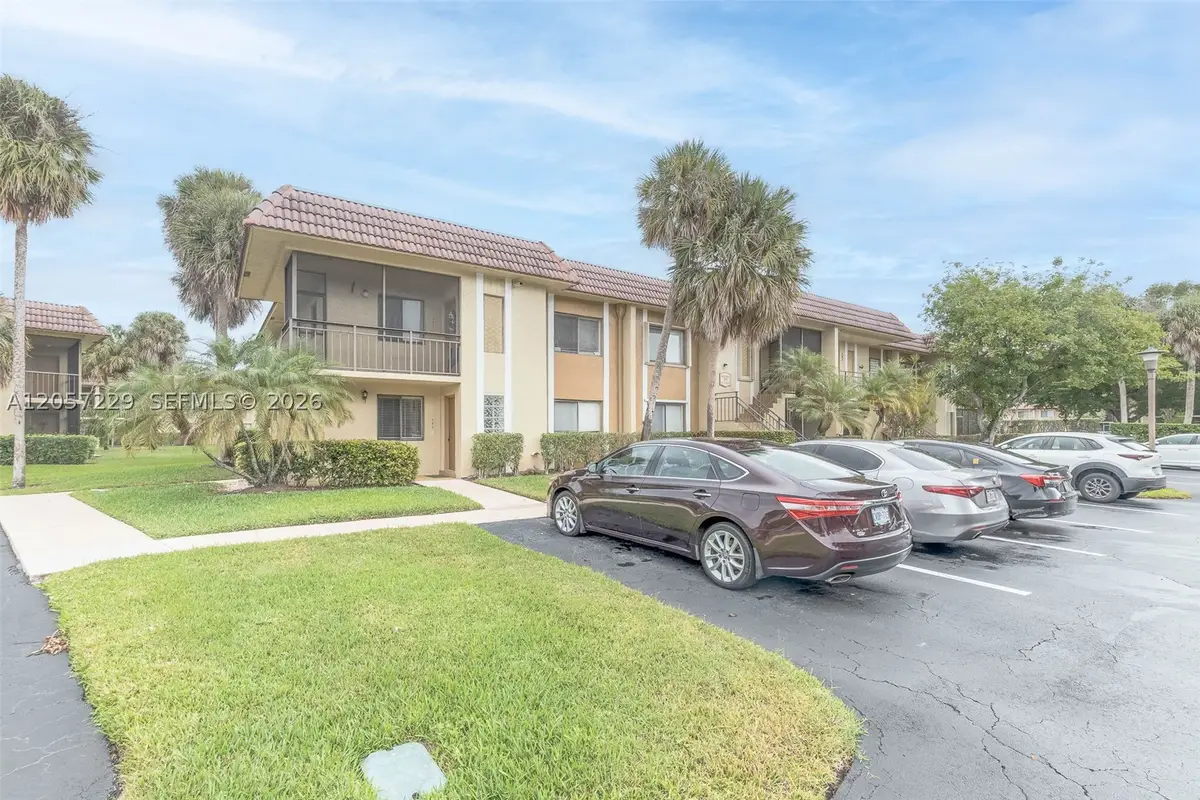 325 Lakeview Dr #102, Weston, FL 33326 - #1