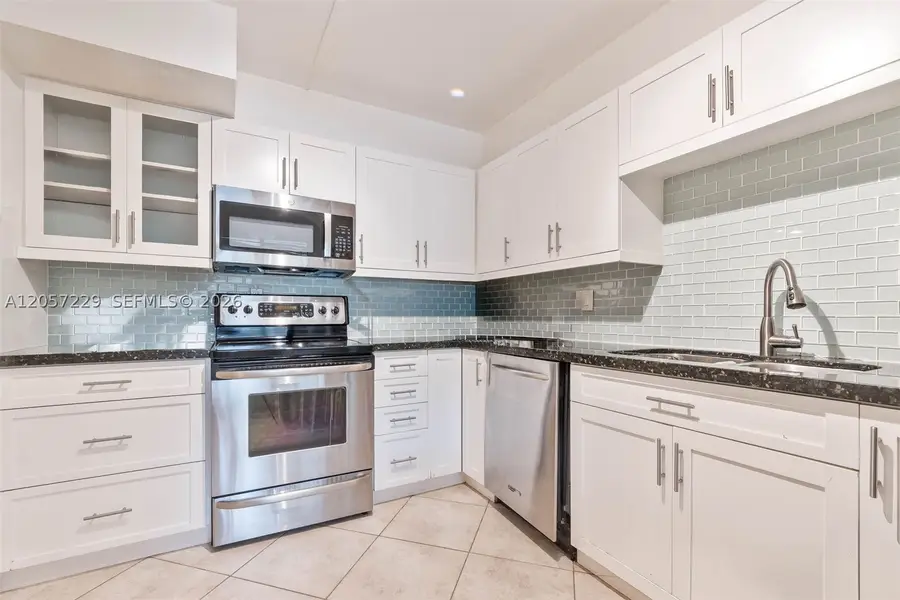 325 Lakeview Dr #102, Weston, FL 33326 - #3