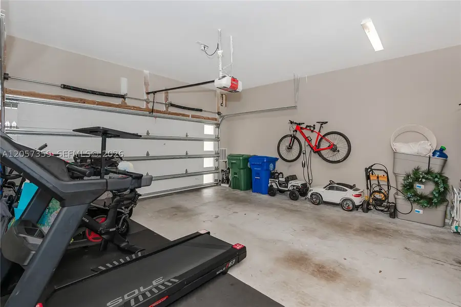 1066 NE 35th St, Oakland Park, FL 33334 - #3
