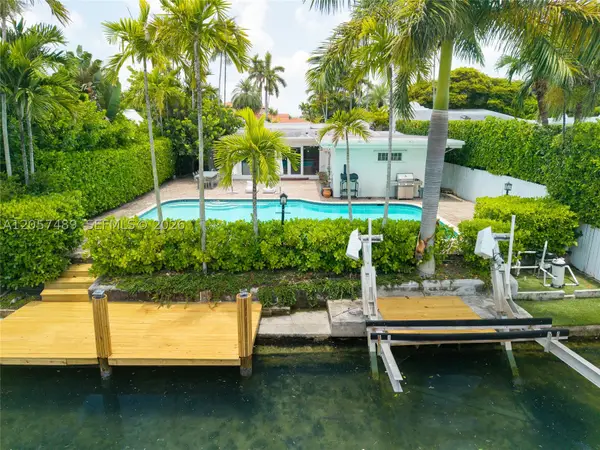 1777 Daytonia Rd, Miami Beach, FL 33141