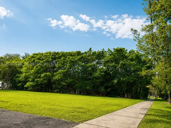 1820 NE 153rd St, North Miami Beach, FL 33162