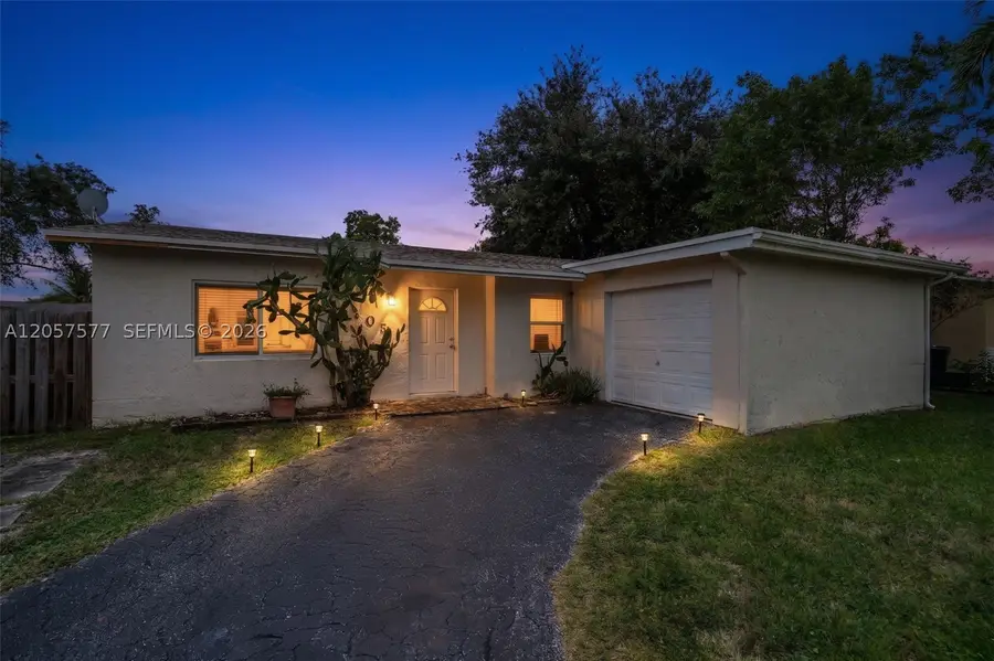 405 SW 77th Ave, North Lauderdale, FL 33068 - #2