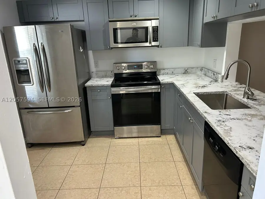 10537 NW 8th St, Pembroke Pines, FL 33026 - #3
