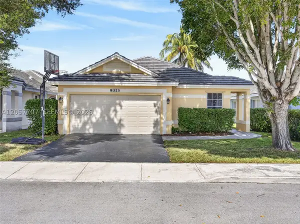 9313 Arborwood Cir, Davie, FL 33328
