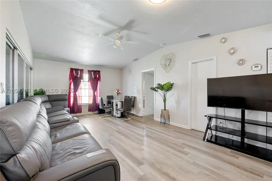 5550 S Lakewood Cir S #b, Margate, FL 33063 - #3