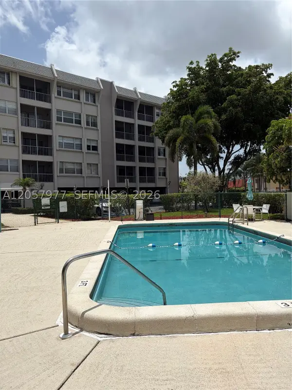 505 Spencer Dr #315, West Palm Beach, FL 33409
